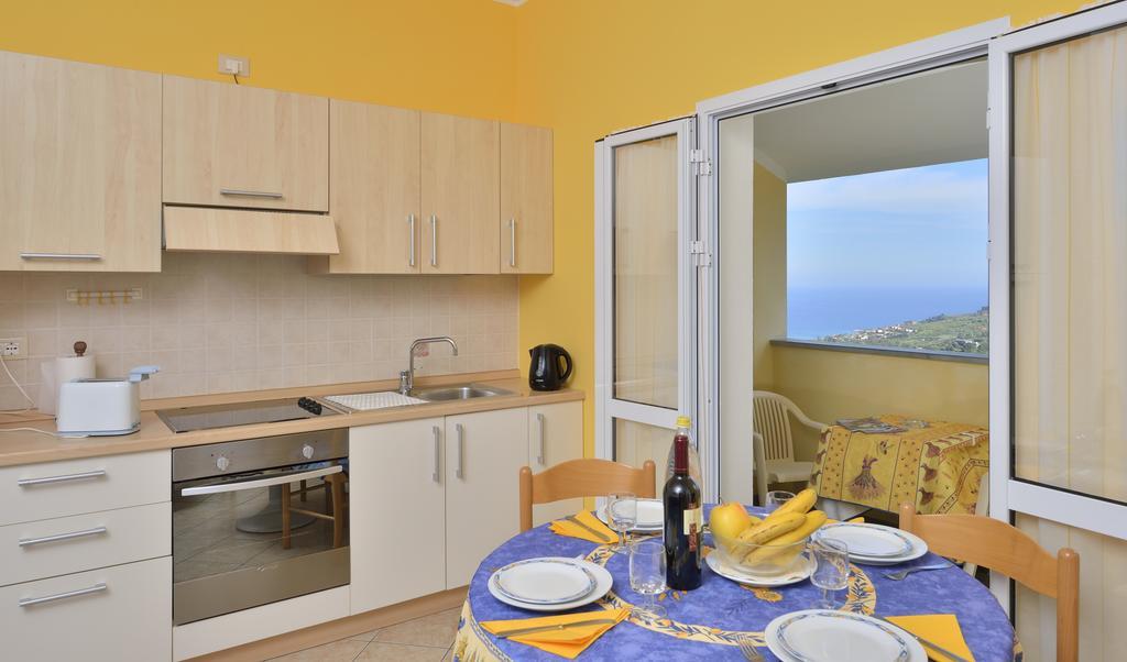 Residence Elvira Diano Marina Bagian luar foto