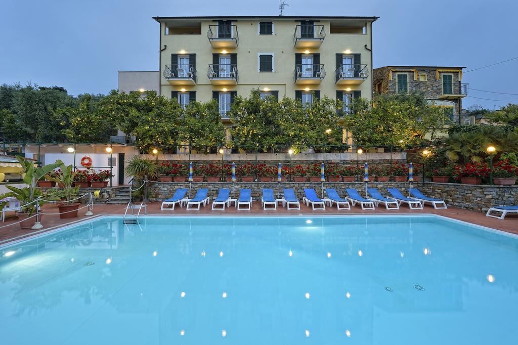 Residence Elvira Diano Marina Bagian luar foto
