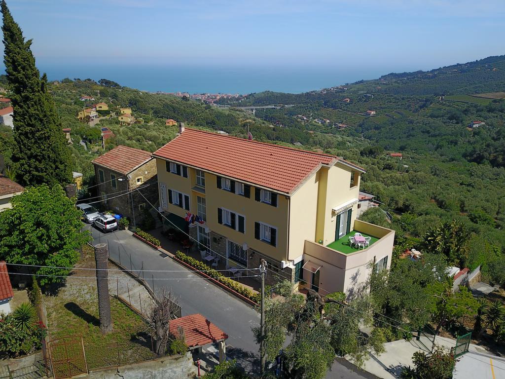 Residence Elvira Diano Marina Bagian luar foto