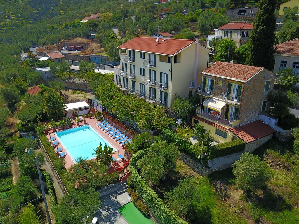 Residence Elvira Diano Marina Bagian luar foto